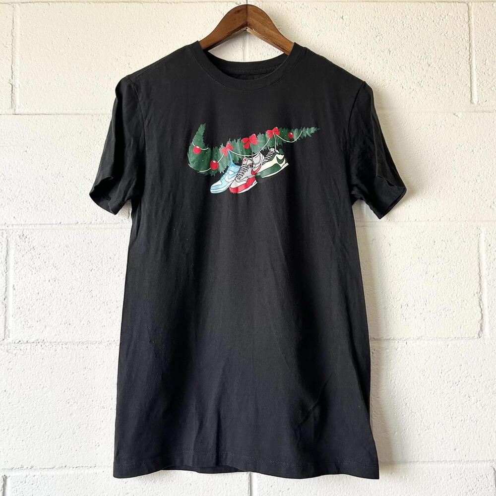 Nike Christmas Garland Swoosh Logo Black Short Sleeve T-Shirt Men's Small
